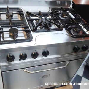 cocina corbelli 5 hornallas. PUERTA DE ACERO .90 CM